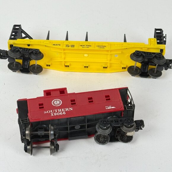 Lionel Caboose Southern X9066 & New York Central Flatcar 16375 Set - Picture 2 of 10